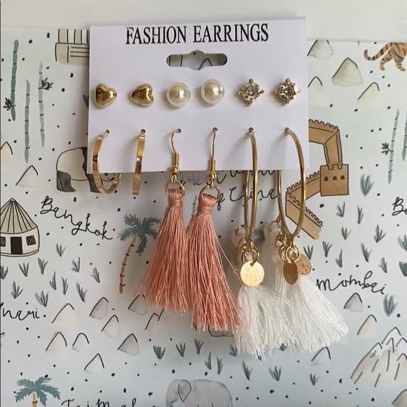 Jewelry - 3/$25 🌸Set of 6 earrings🌸